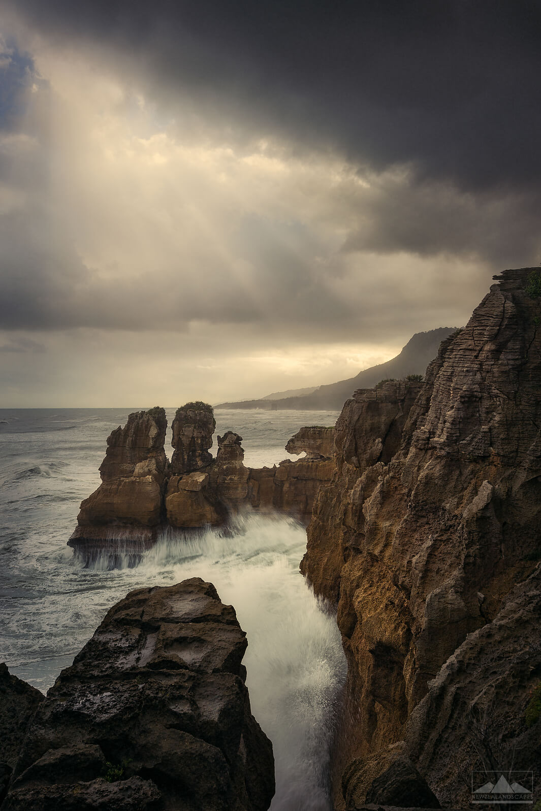 Punakaiki - West Coast Sunrays